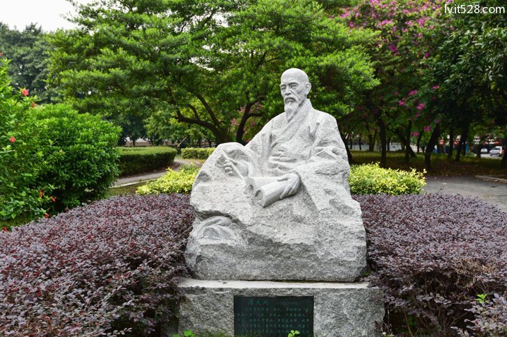 宏城公园雕像