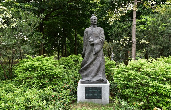 宏城公园雕像