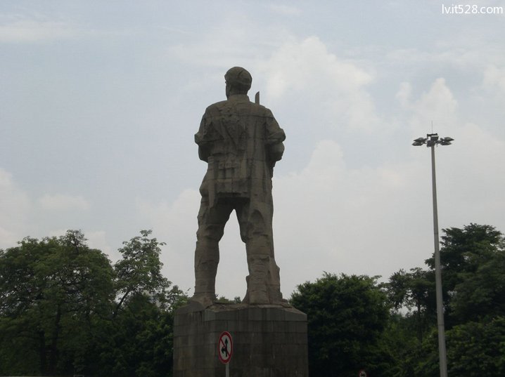 广州解放纪念像背面