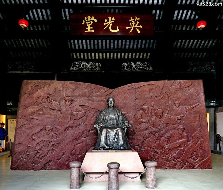 邓世昌纪念馆雕像