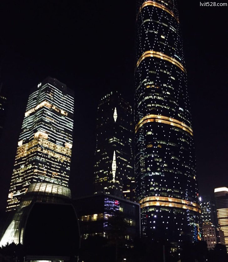 广州国际金融中心西塔夜景
